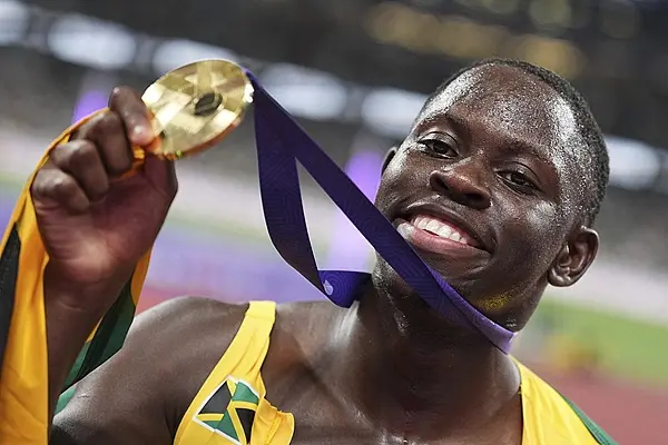 男子百米直, 发期 男子百米直, 发期