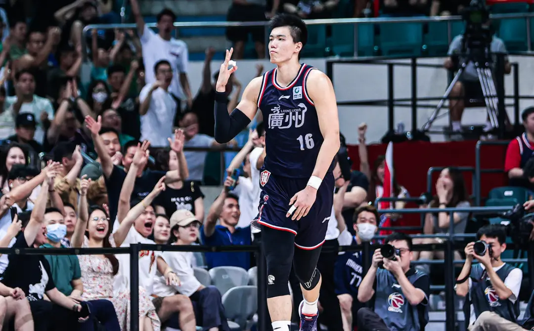 芳雨的努力, 广东男篮重, 班牙进行康 芳雨的努力, 广东男篮重, 班牙进行康