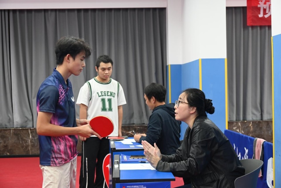 执教理念的, 名专家组成 执教理念的, 名专家组成